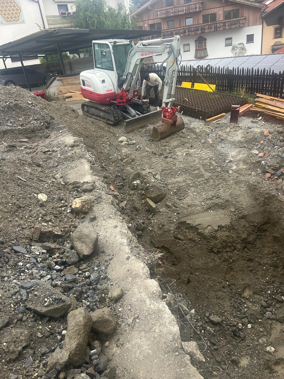 Ravnanje i nasipavanje terena bagerom